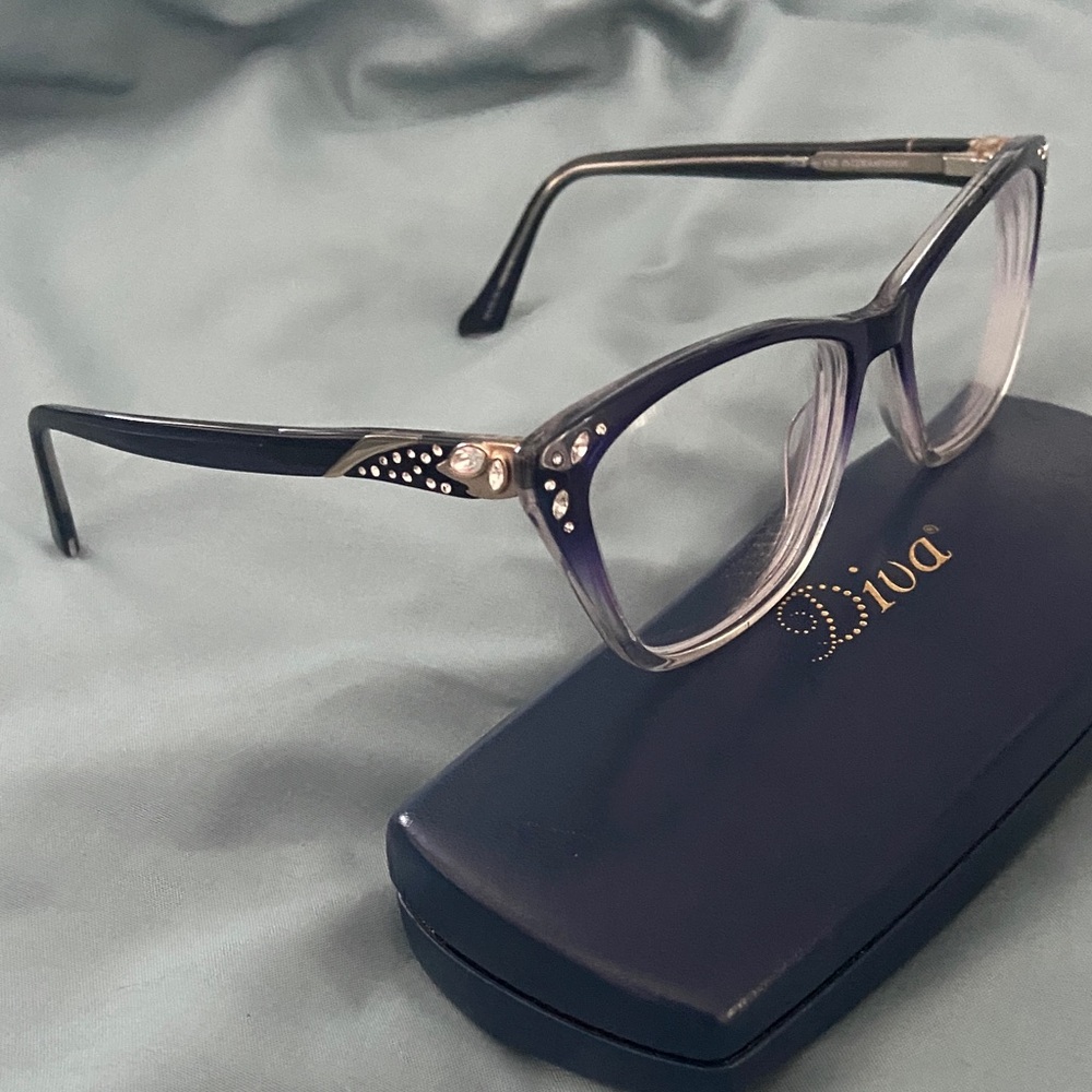 Diva Women's Glasses with Black and Silver Details